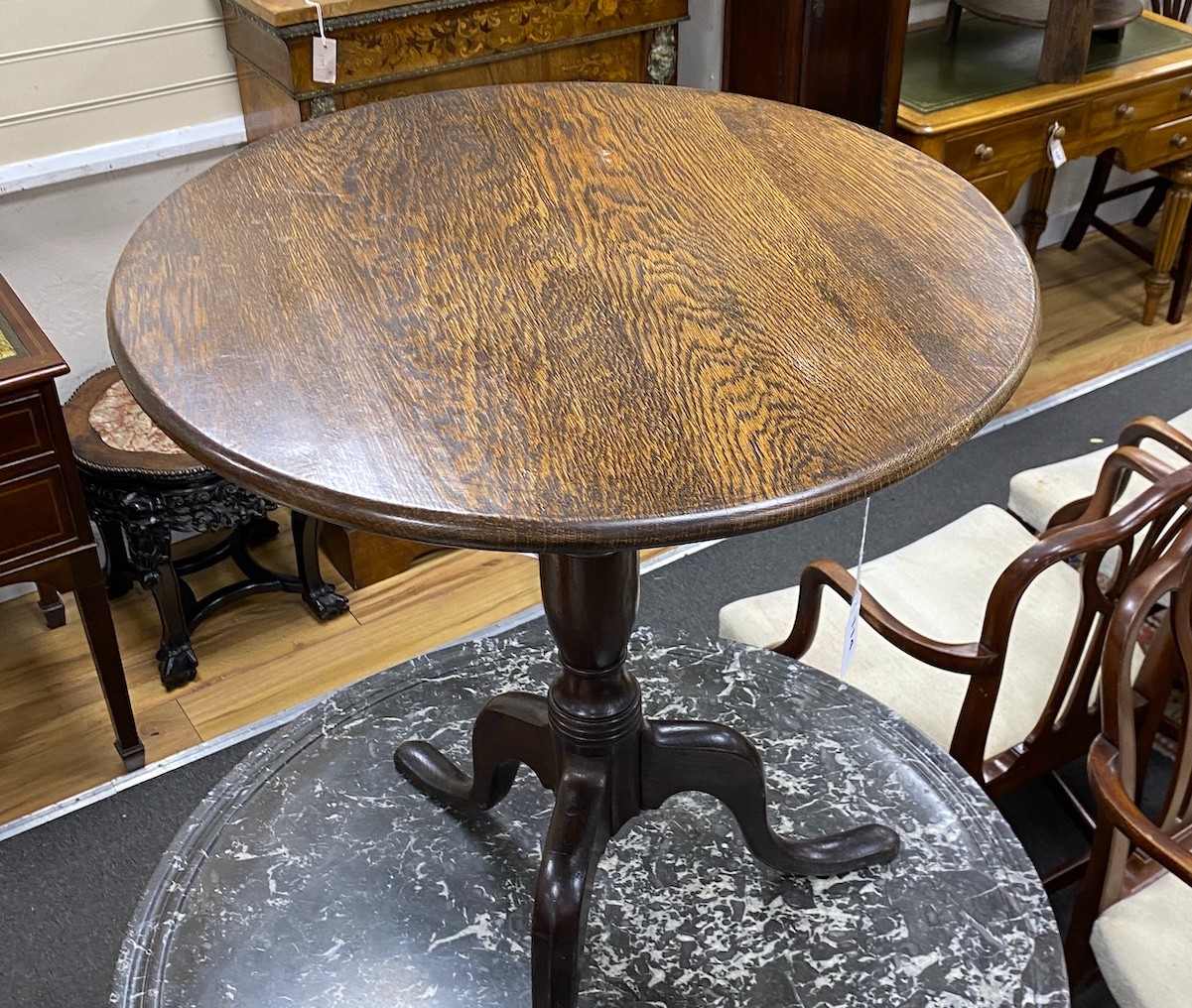 A George III circular oak tilt top tea table, diameter 62cm, height 71cm